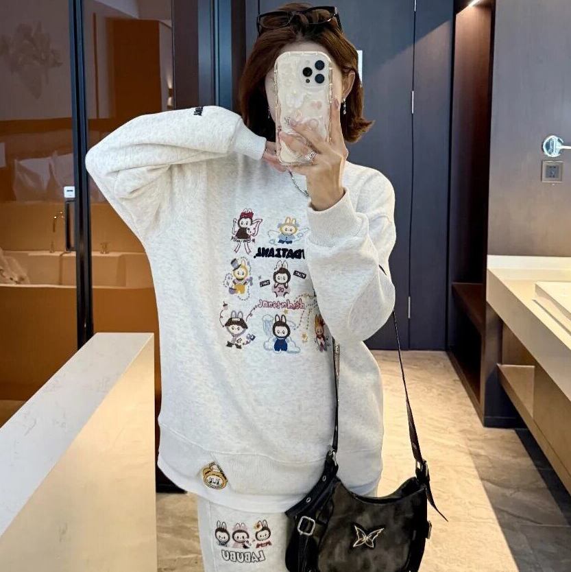 ゆったりロングスリーブTシャツ!柔らかい 3色 上品 可愛い レディース labubu ラブブ 刺繍 薄裏起毛 肌触り抜群 ゆったり