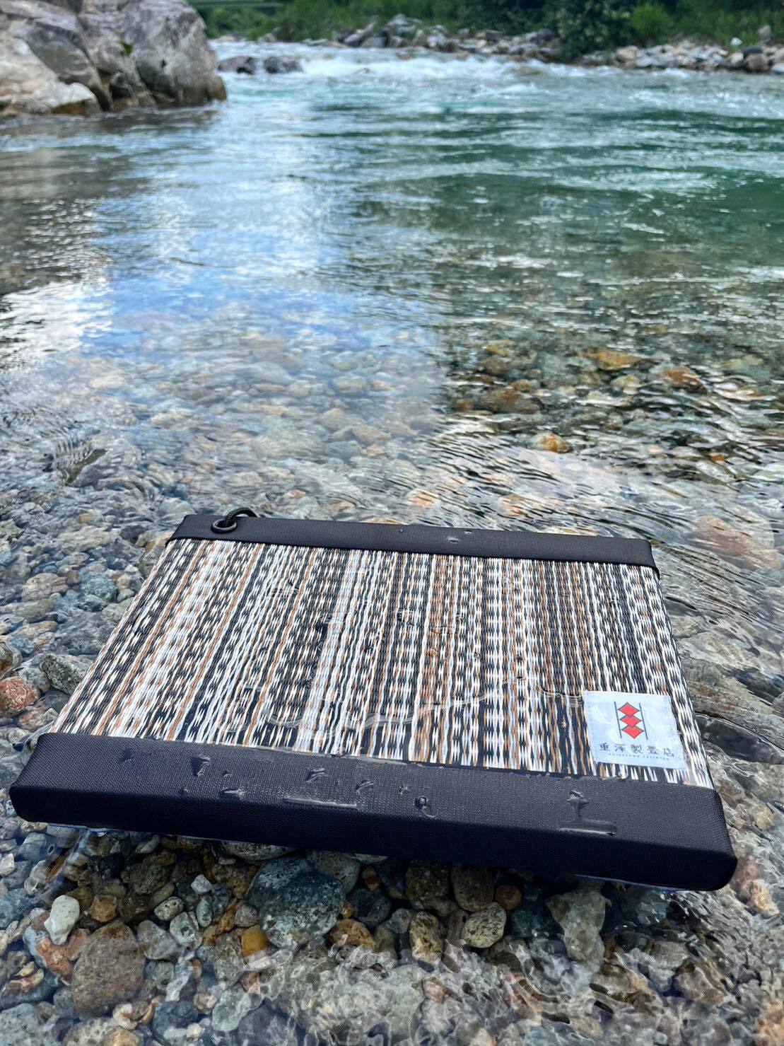 重澤製畳店 minimum TATAMI 戶外迷你榻榻米坐墊編織質感特寫,呈現全天候防水聚丙烯面料與精緻和風包邊