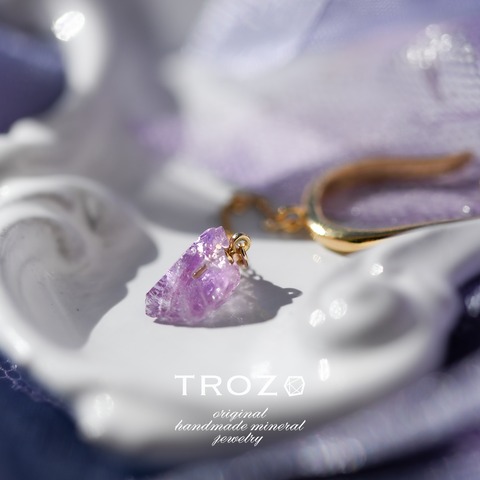 タンザナイト 【021 Twilight Collection】 ピンクタンザナイト 鉱物原石 チェーンイヤーカフ 天然石 アクセサリー (No.3420)