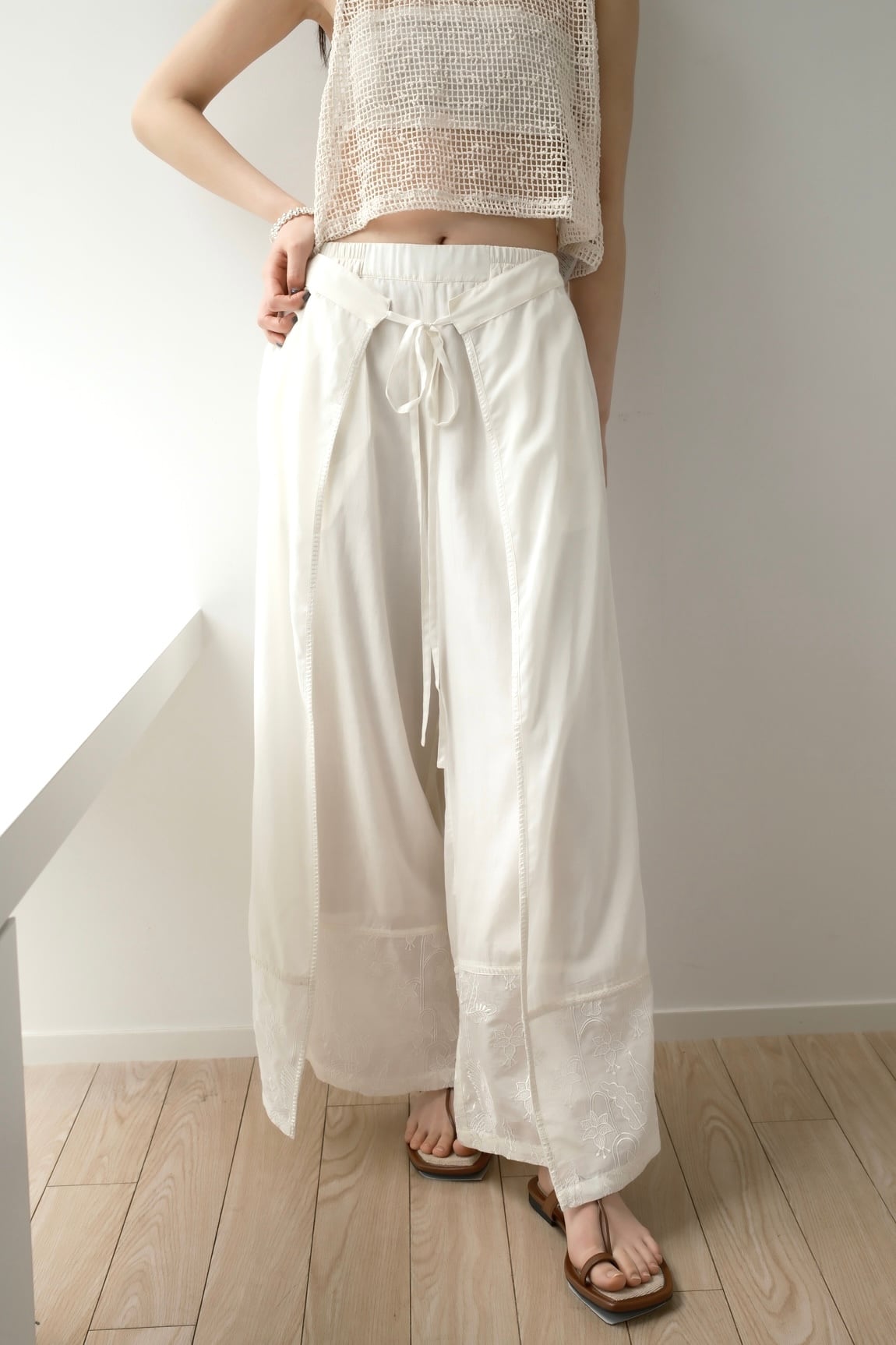 HEM-EMBROIDERED WRAP PANTS ヘムエンブロイダリー ラップ パンツ White