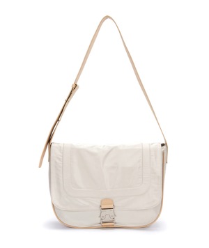 [Matin Kim] BIG BUCKLE BAG IN WHITE 正規品 韓国ブランド 韓国ファッション 韓国代行