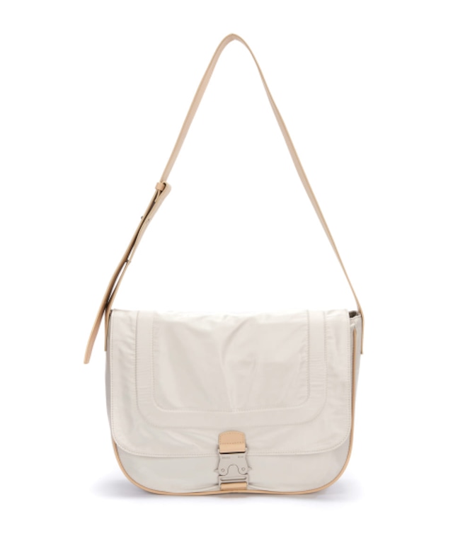 [Matin Kim] BIG BUCKLE BAG IN WHITE 正規品 韓国ブランド 韓国ファッション 韓国代行