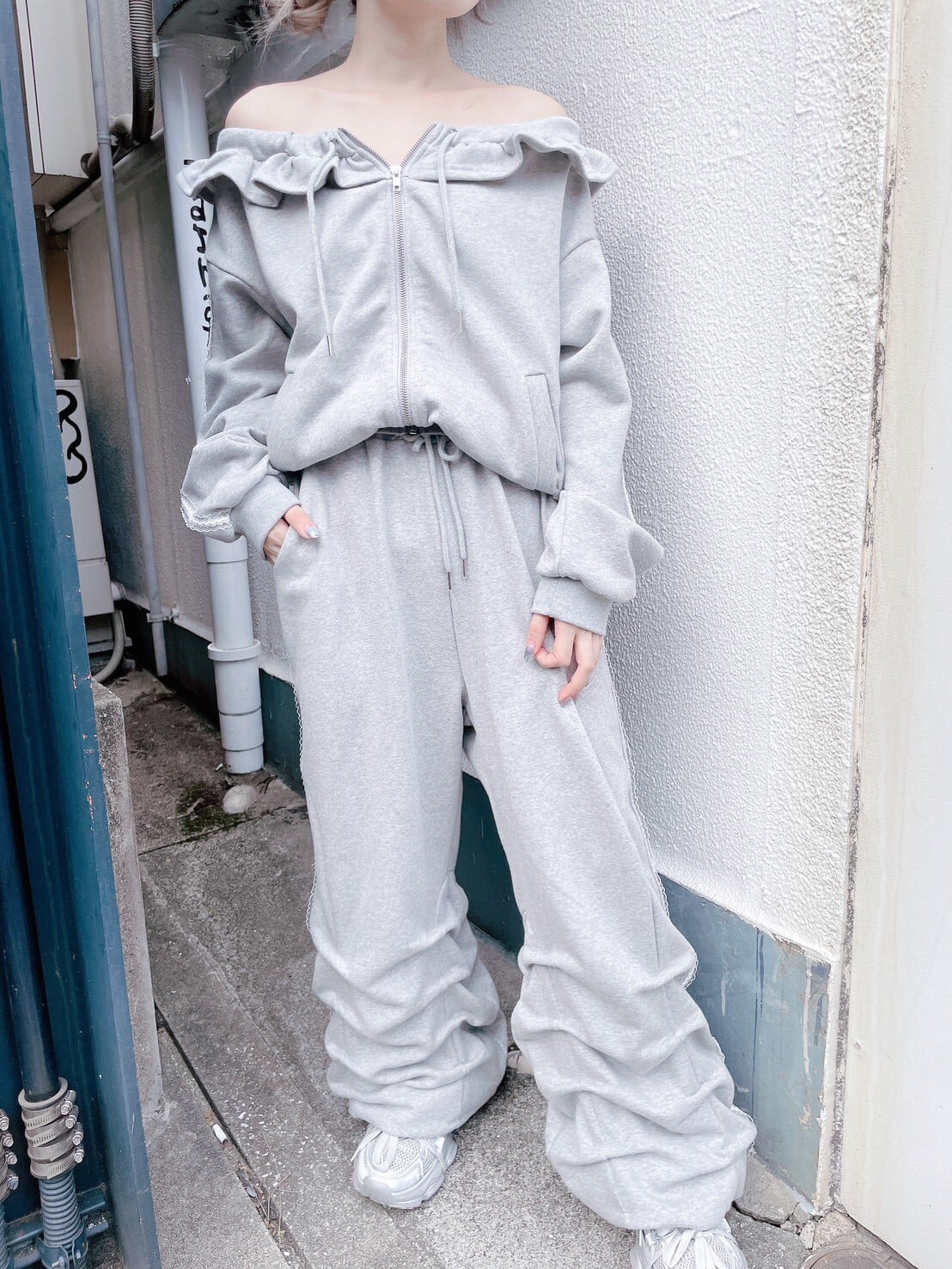 LITTLE】オフショルダーフリルパーカー | lilLilly official webstore