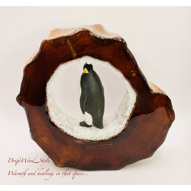 一つ限りの流木アート コウテイペンギン ジオラマ 流木 フィギュア 置物 インテリア レジン ペンギン 雪 南極