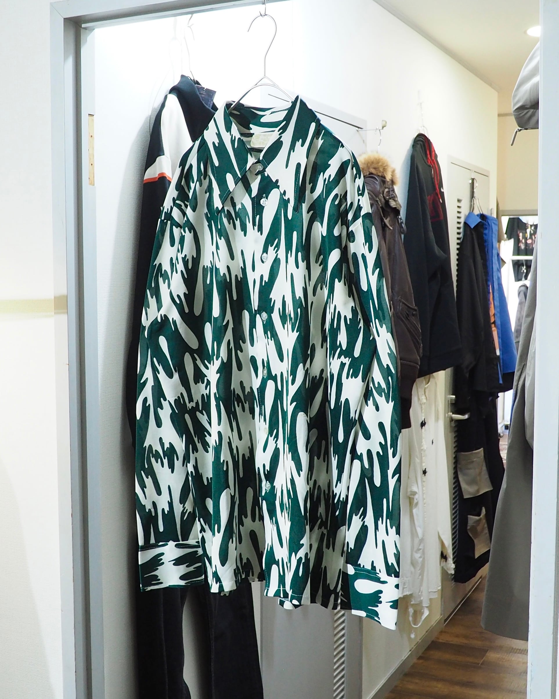 1970s " Sears " Abstract Pattern vintage Drape loose shirt