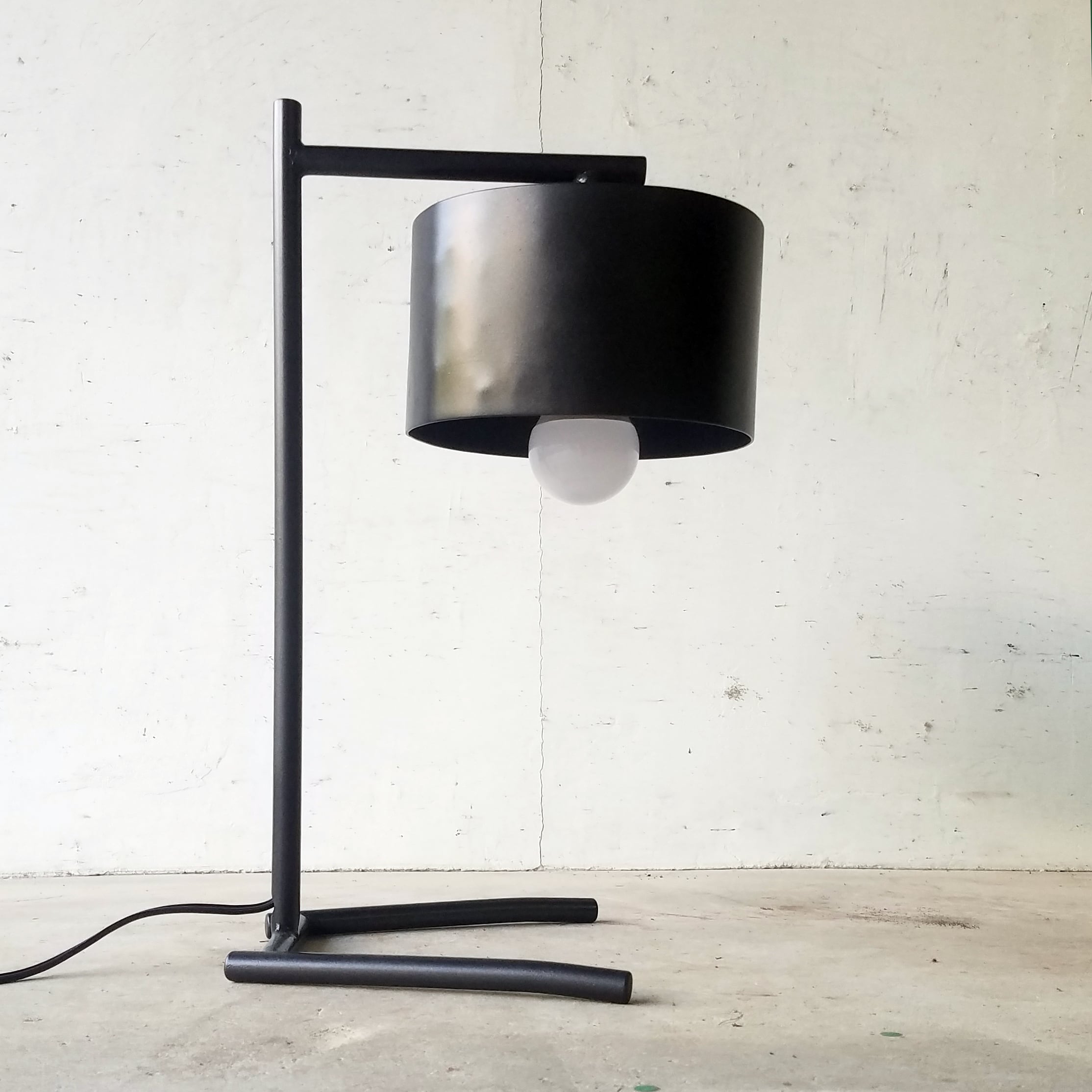 アイアン【鉄】のデスクランプS・テーブルランプ | Feuerwork