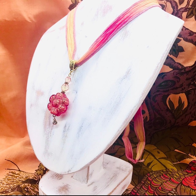 ルビーオレンジフローラルネックレス