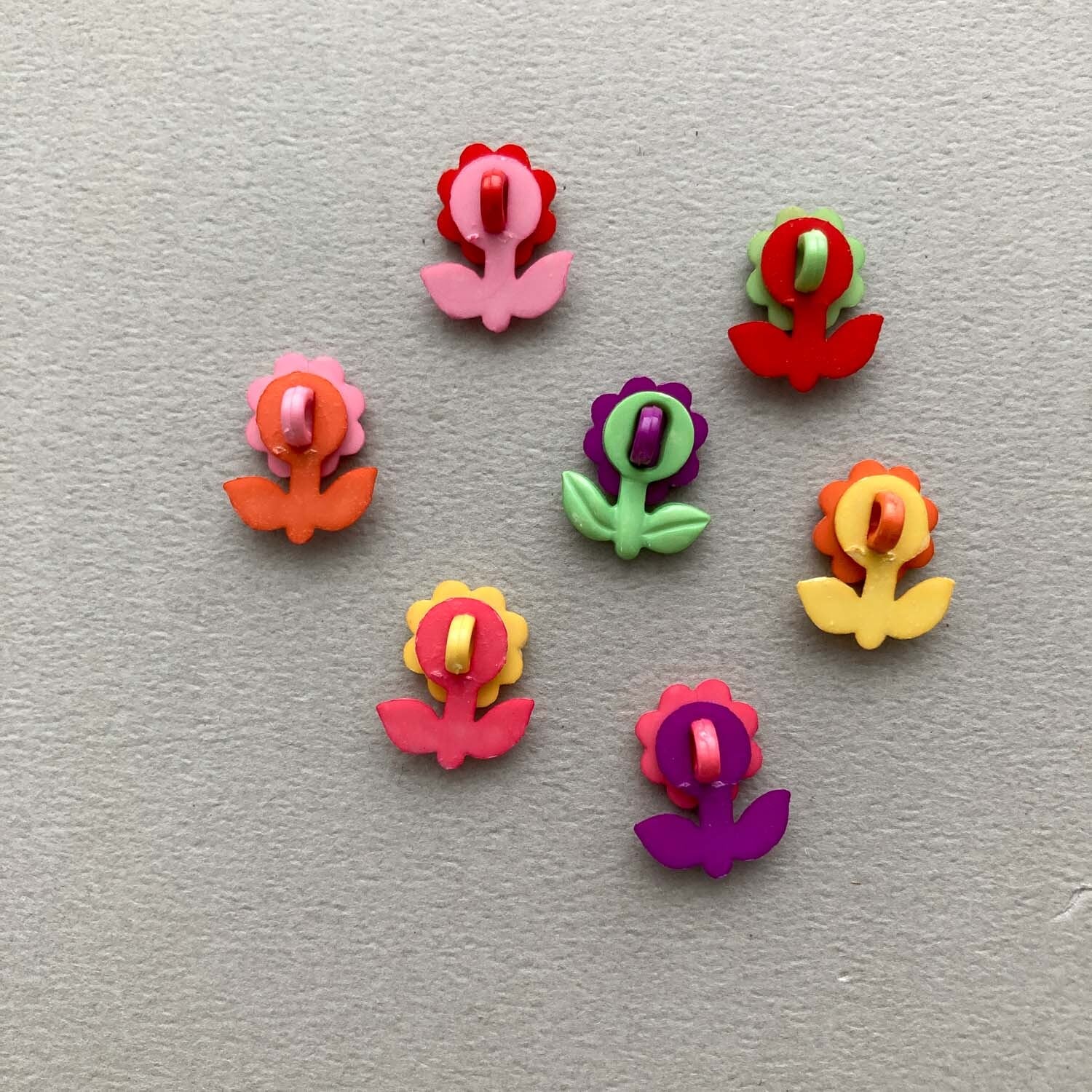 カラフルお花ボタンパック（16mm/7p） | Dua-アクセサリーパーツショップ