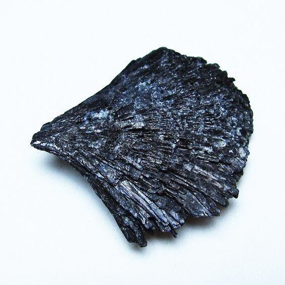 ブラック カイヤナイト 原石 一点物 171-7598