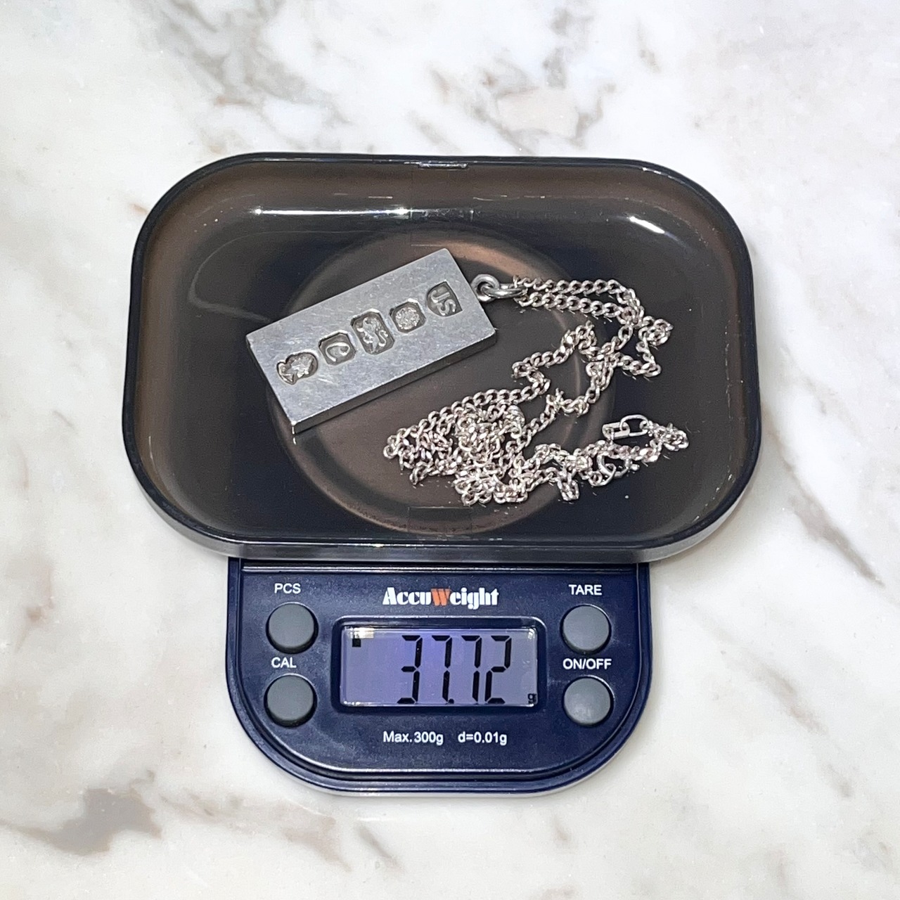 vintage c1977 heavy gauge silver " hall mark " pendant necklace