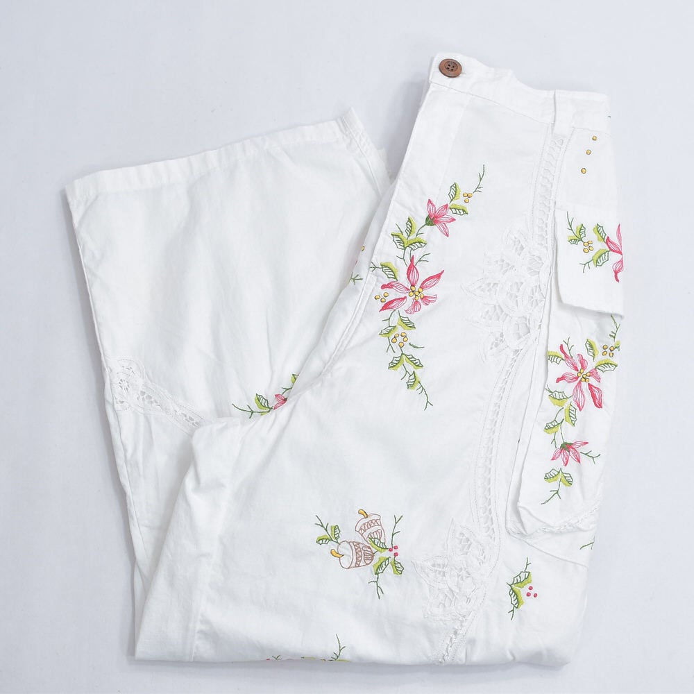 Remakeリメイク 再構築 パッチワーク&フラワー刺繍 デザイン ワイドシルエット コットン カーゴパンツ エシカル ホワイト イージーパンツ 裏地付き レディースW71~88cm