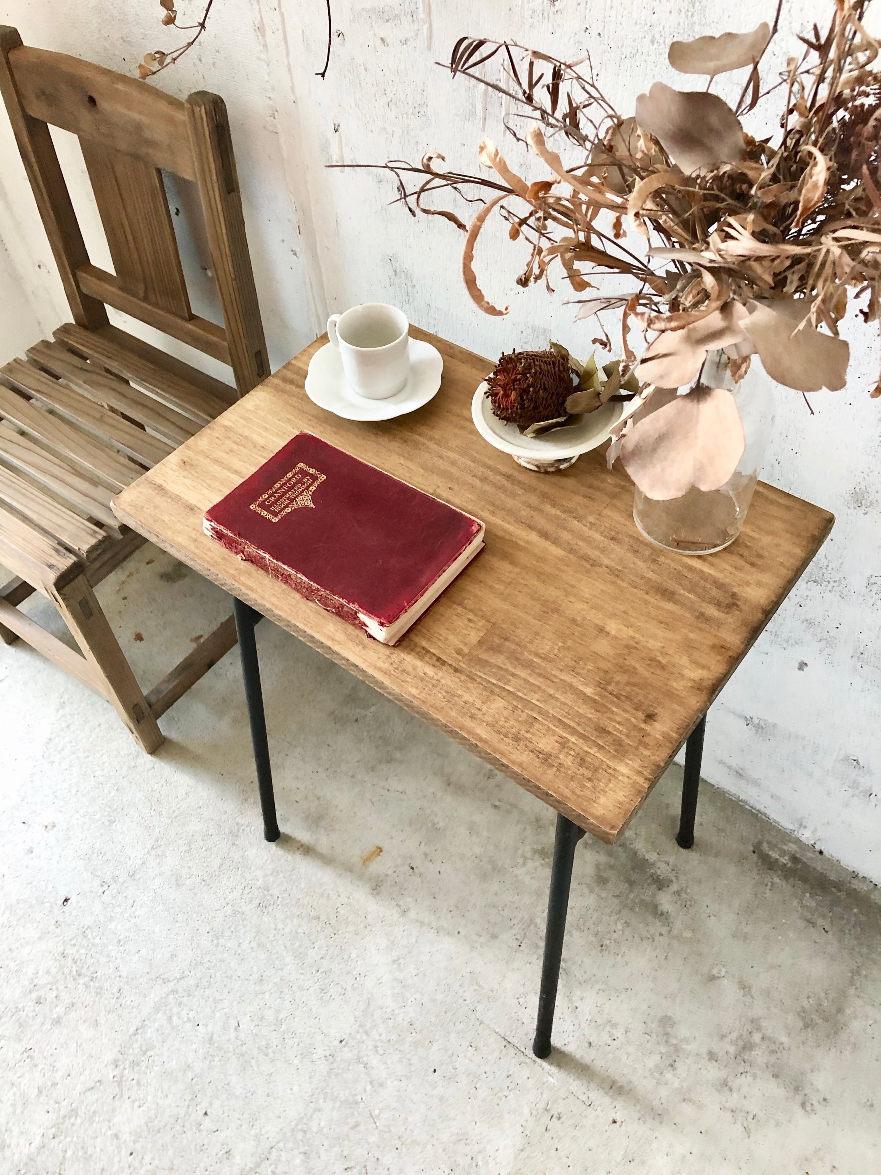 専用古い木製サイドテーブル