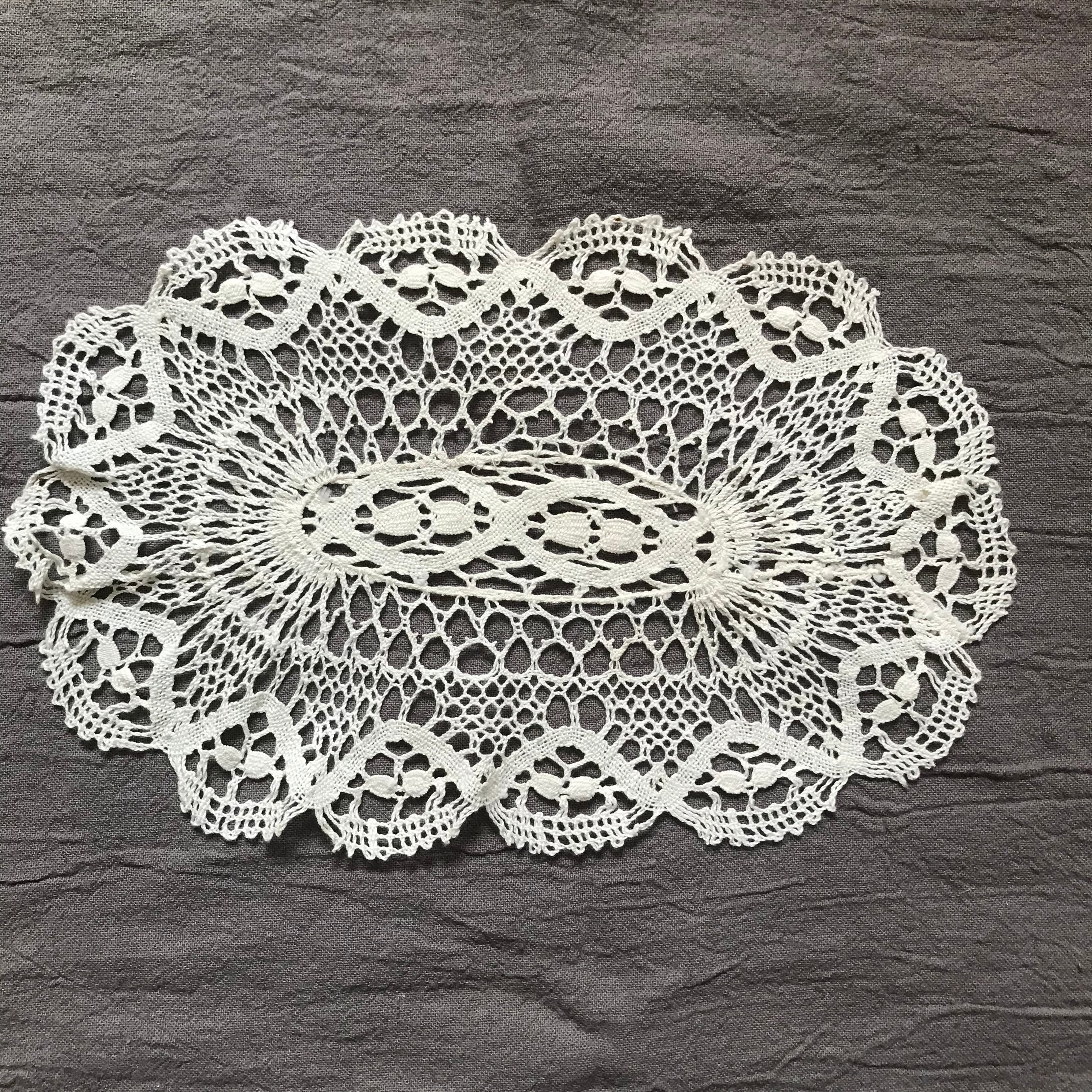 オーバル型のドイリー