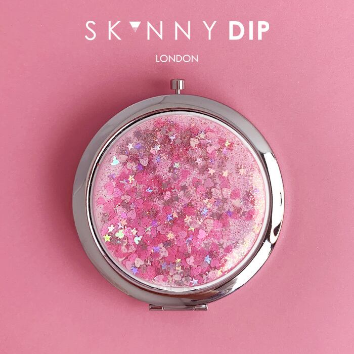 Skinnydip ラメ グリッター コンパクトミラー 拡大鏡 ミラー 鏡 手鏡 かがみ 収納 折りたたみ 持ち運び コンパクト 携帯 旅行 メイク用鏡 可愛い かわいい おしゃれ メイク 雑貨 女の子 中学生 高校生 トレンド 誕生日プレゼント ギフト 女性 スキニーディップ S Se 6h878 Skinnydip ラメ グリッター コンパクトミラー 拡大鏡 ミラー 鏡 手鏡 かがみ 収納 折りたたみ 持ち運び コンパクト 携帯 旅行 メイク用鏡 可愛い かわいい おしゃれ メイク 雑貨 女の子 中学生 高校生 トレンド 誕生日プレゼント ギフト 女性 スキニーディップ S Se 6h878