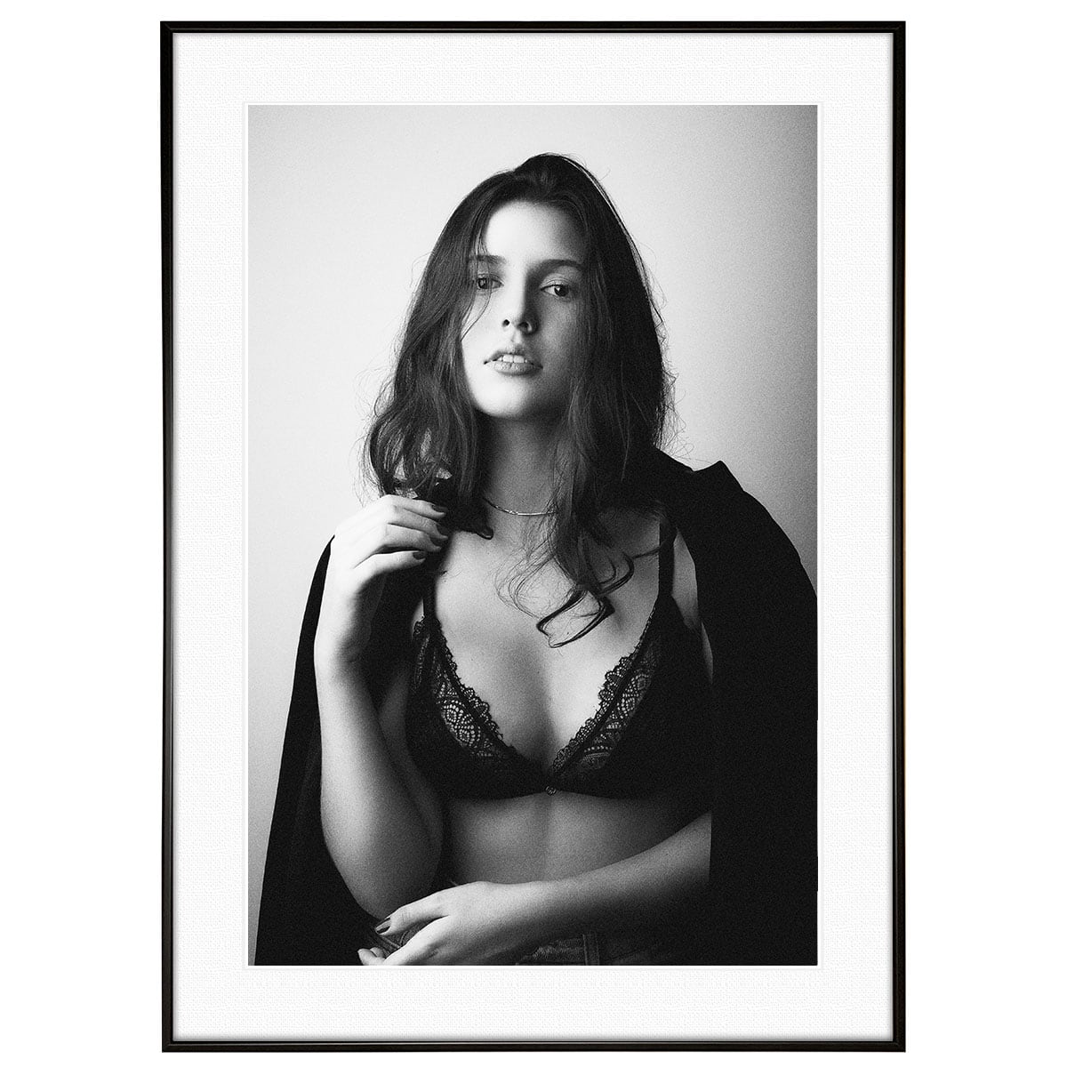人物の写真 ジャケットを着た下着姿の女性 インテリアモノクロアートポスター額装 AS2273