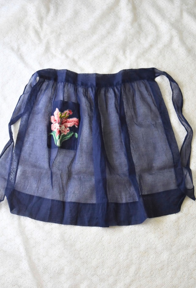 【vintage】Midnight Lily Apron