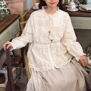 ビーズ細リボンネック刺繍ブラウス ・10282 ビーズ細リボンネック刺繍ブラウス ・10282