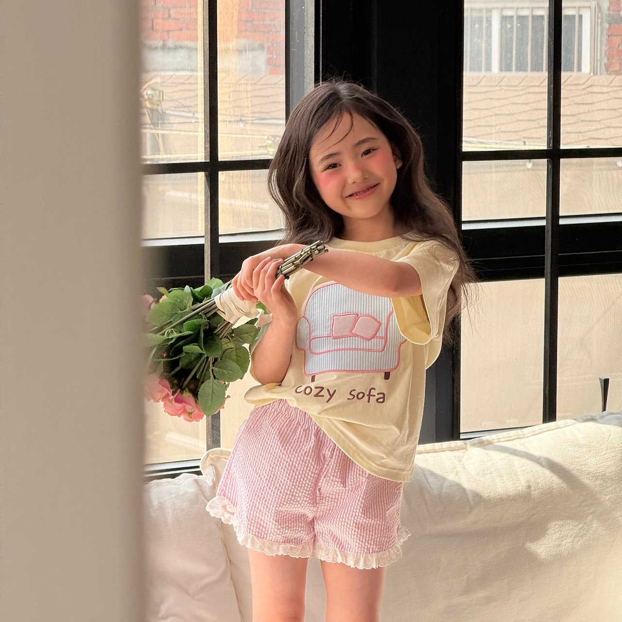 [ninibello] Cozy Sofa Short sleeve T-shirt +fee2 / [니니벨로] 코지쇼파반팔티
