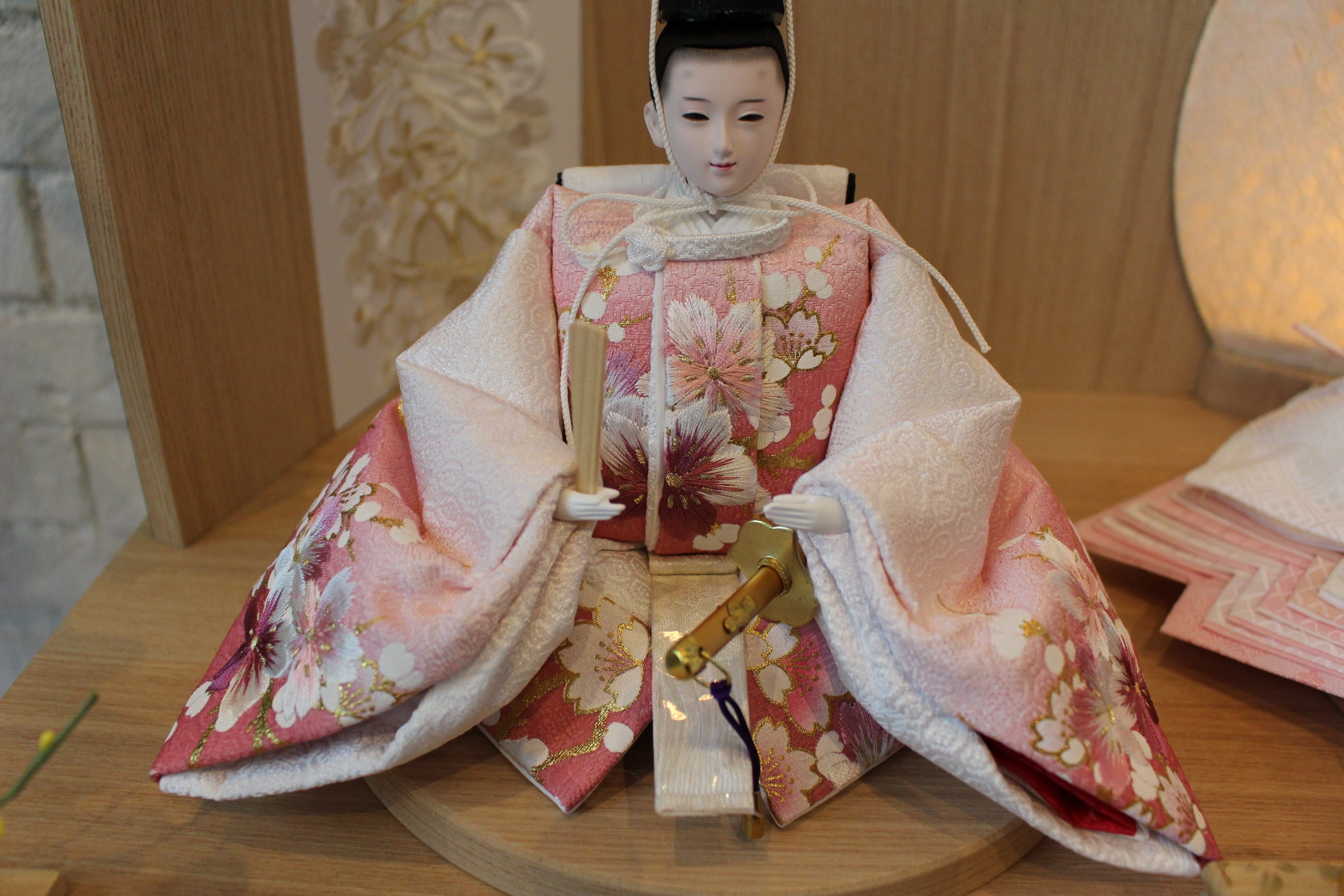 雛人形 Chouette/素敵な 田村芙紗彦「白枝桜」収納飾りW65 | SHIMADA DOLL