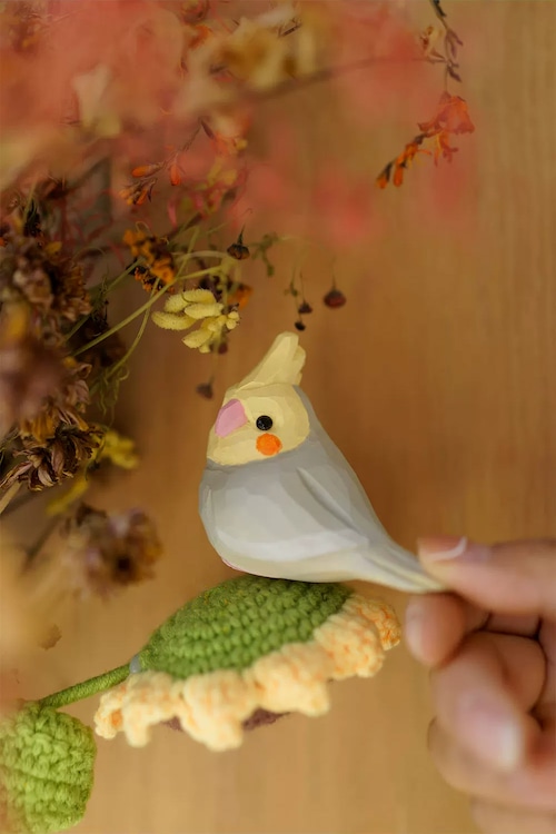木彫り 小鳥 オカメインコ 置物 かわいい 癒し系 手作り風 卓上オブジェ デスク飾り インテリア雑貨 リビング 玄関 寝室 新婚祝い 結婚祝い ギフト プレゼント 商品画像3