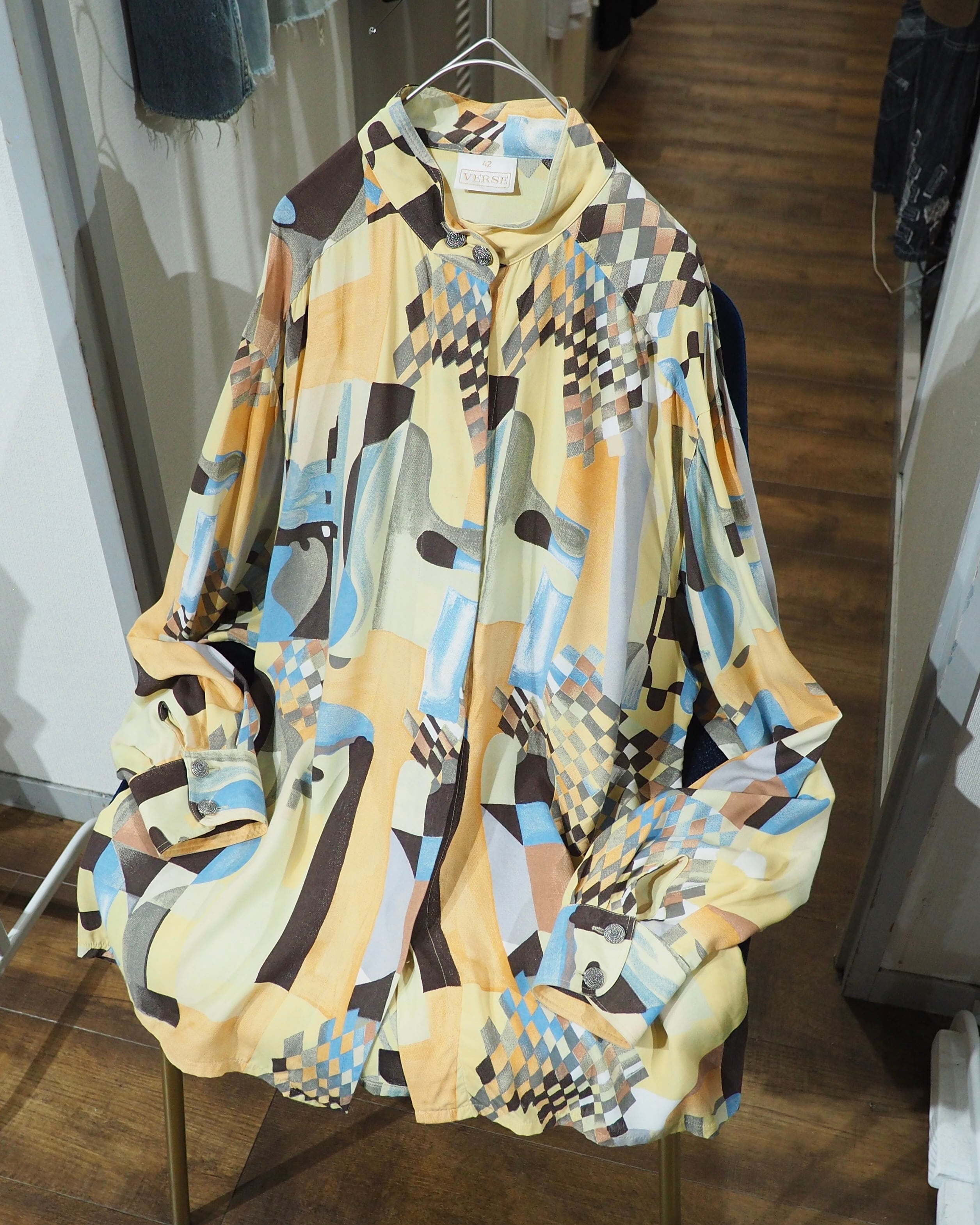 1980 - 90s Beautiful Abstract Art Painting vintage Drape No Collar Shirt