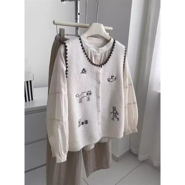 Cute Cartoon Embroidered Knit Vest (CF073)