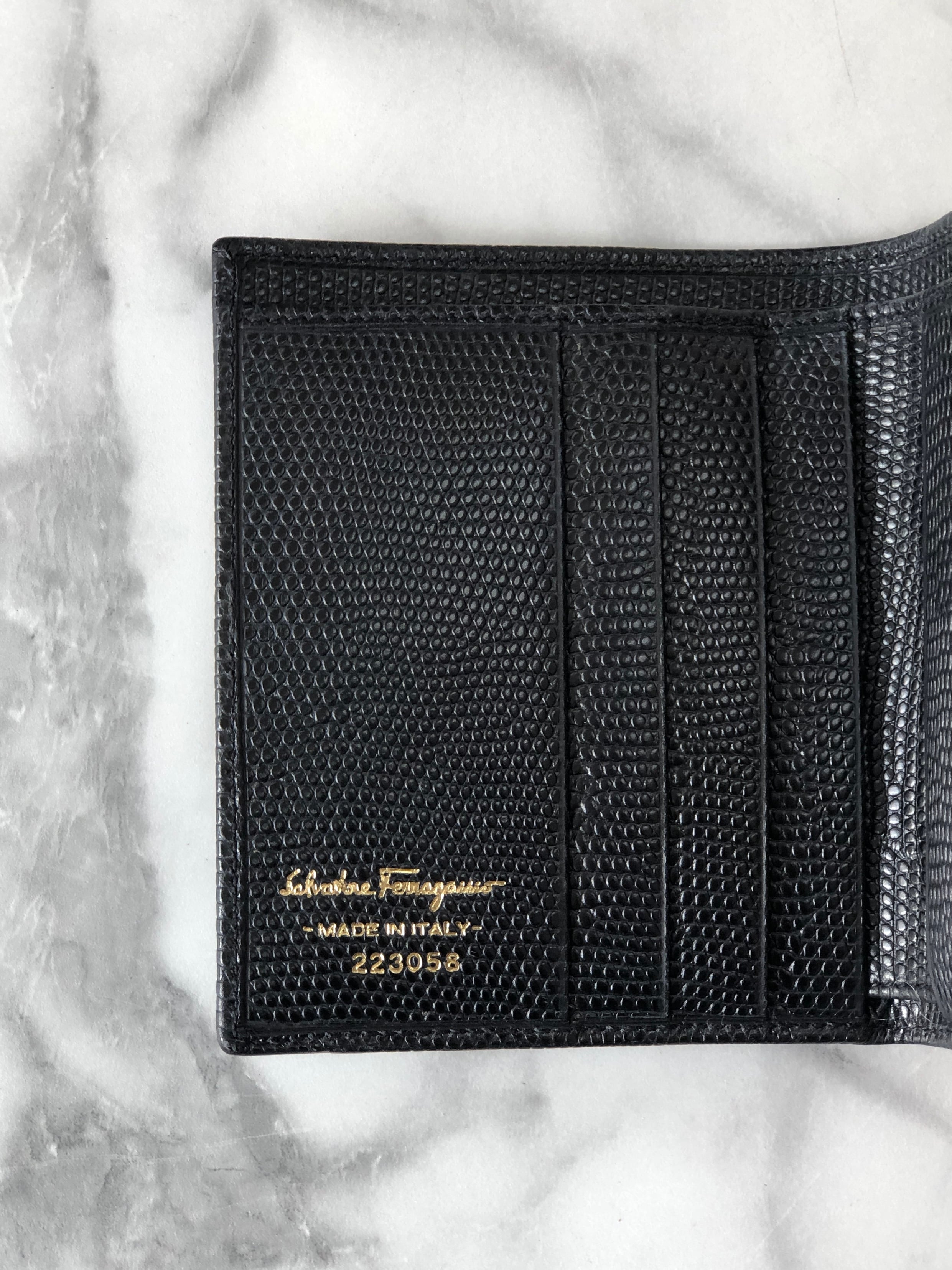 ✨極美品・箱付き✨　フェラガモ　ケース　がま口　ヴァラリボン　黒　ブラック Salvatore Ferragamo サルヴァトーレ フェラガモ ヴァラリボン レザー