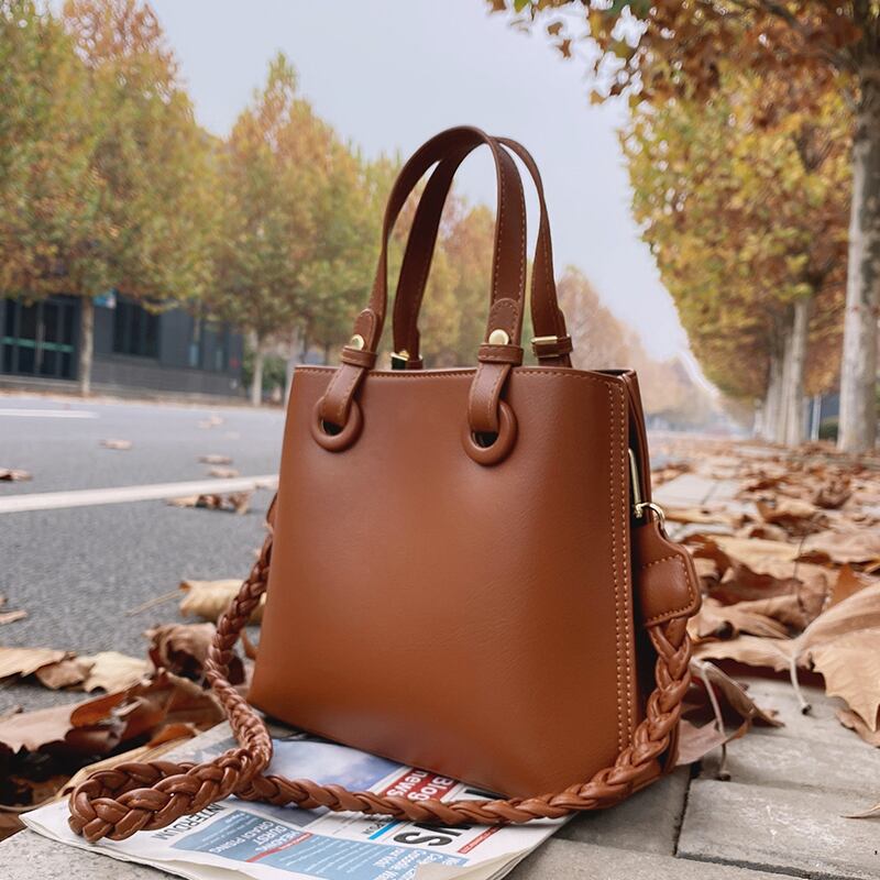 スタンダードオータムウィンターレッド レトロ 秋物 冬物 メッセンジャーバッグ Tiancai_Wing_Bag23190574391