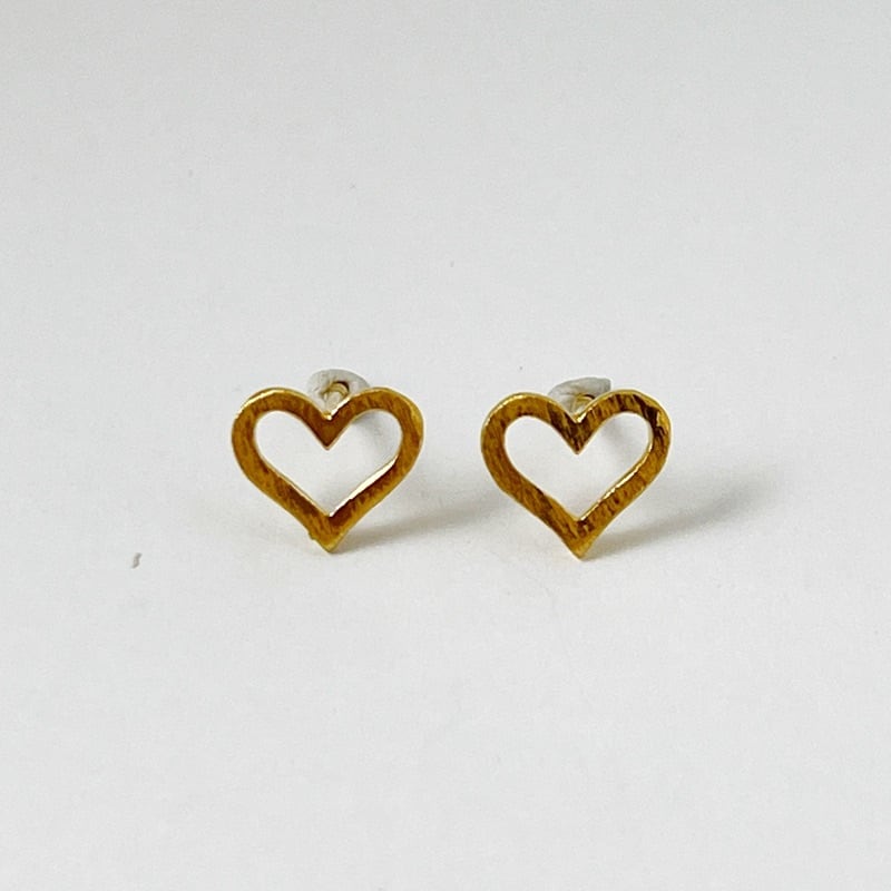 Gold Coating マットな ハート くりぬき スタッドピアス | 【公式通販