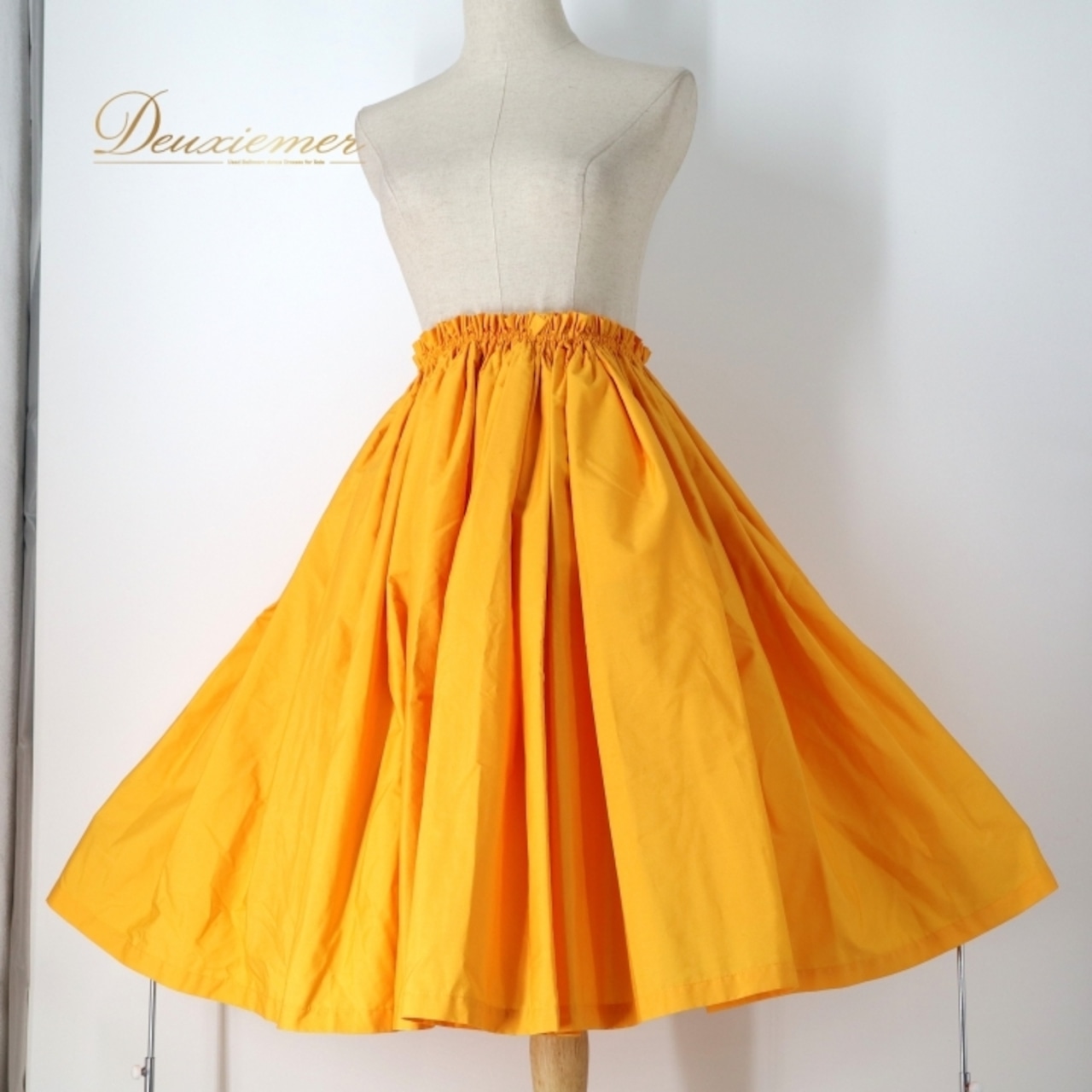 フラダンス 衣装 パウスカート イエロー系 ブルーヘブンカンパニー 無地 シンプル BLUE HEAVEN COMPANY シングル フレアスカート ハワイアン アロハ フラ ダンス レッスン 練習 華やか 鮮やか かわいい おしゃれ 明るい 軽やか ふんわり 黄 ワンカラー フレア ハワイ カジュアル レディース