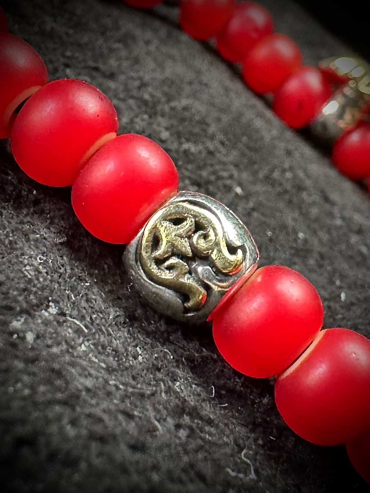 Gift Rover インディアンレッドビーズブレスレット：アポロコンチョ