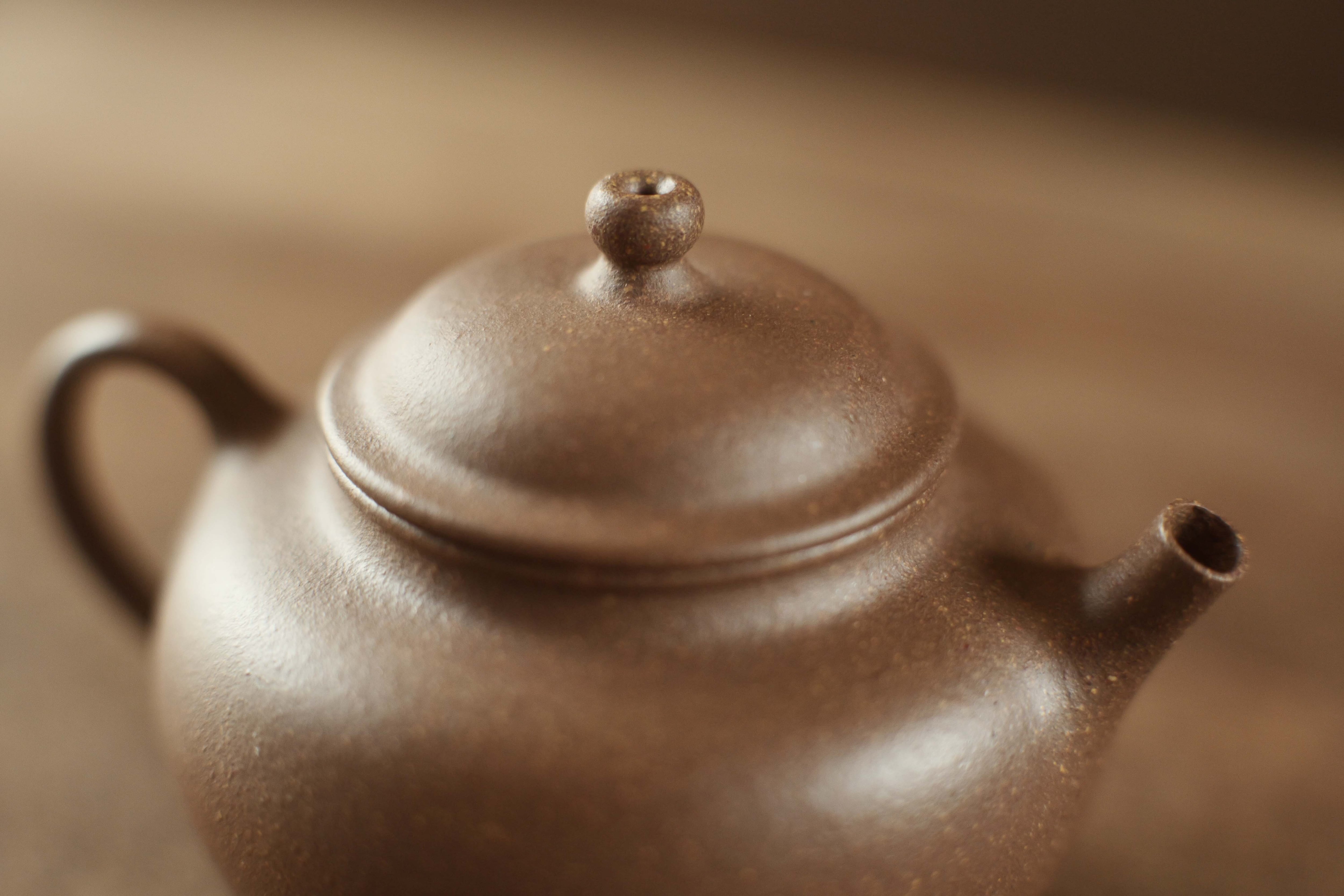 宜興紫砂壺「掇球（てっきゅう）」・黃竜山老段泥 | 北白川糕糰店