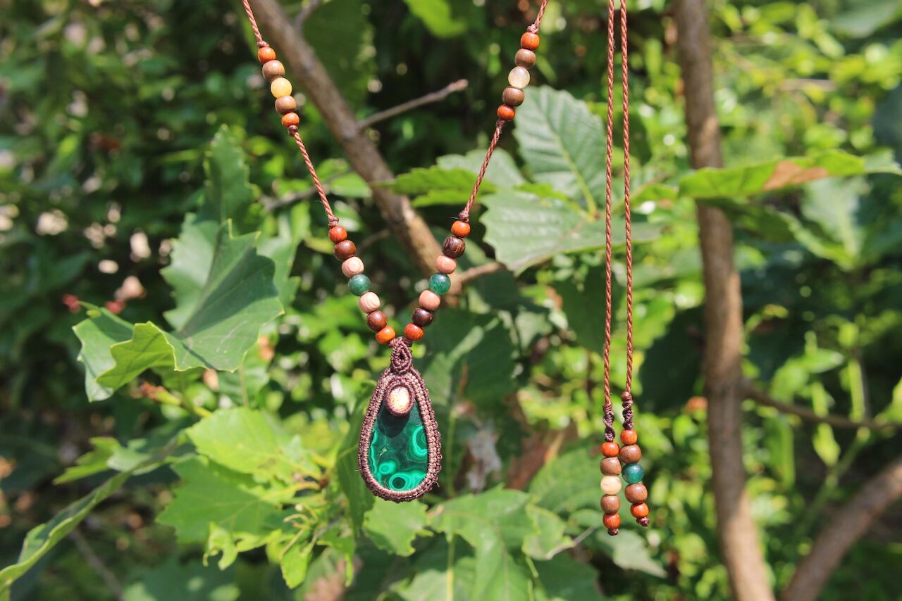 Malachite & Sunstone micro macrame woody pendant
