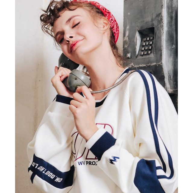 [WV PROJECT] Kelly sweatshirts cream ダブリューブイプロジェクト 正規品 韓国ブランド 韓国ファッション 韓国代行 韓国通販 パーカー