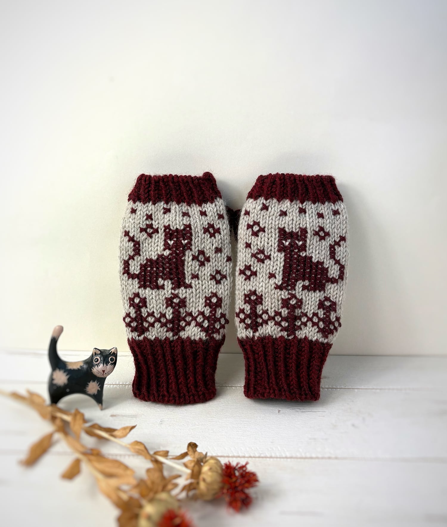 猫刺繍のハーフミトン(Bordeaux)