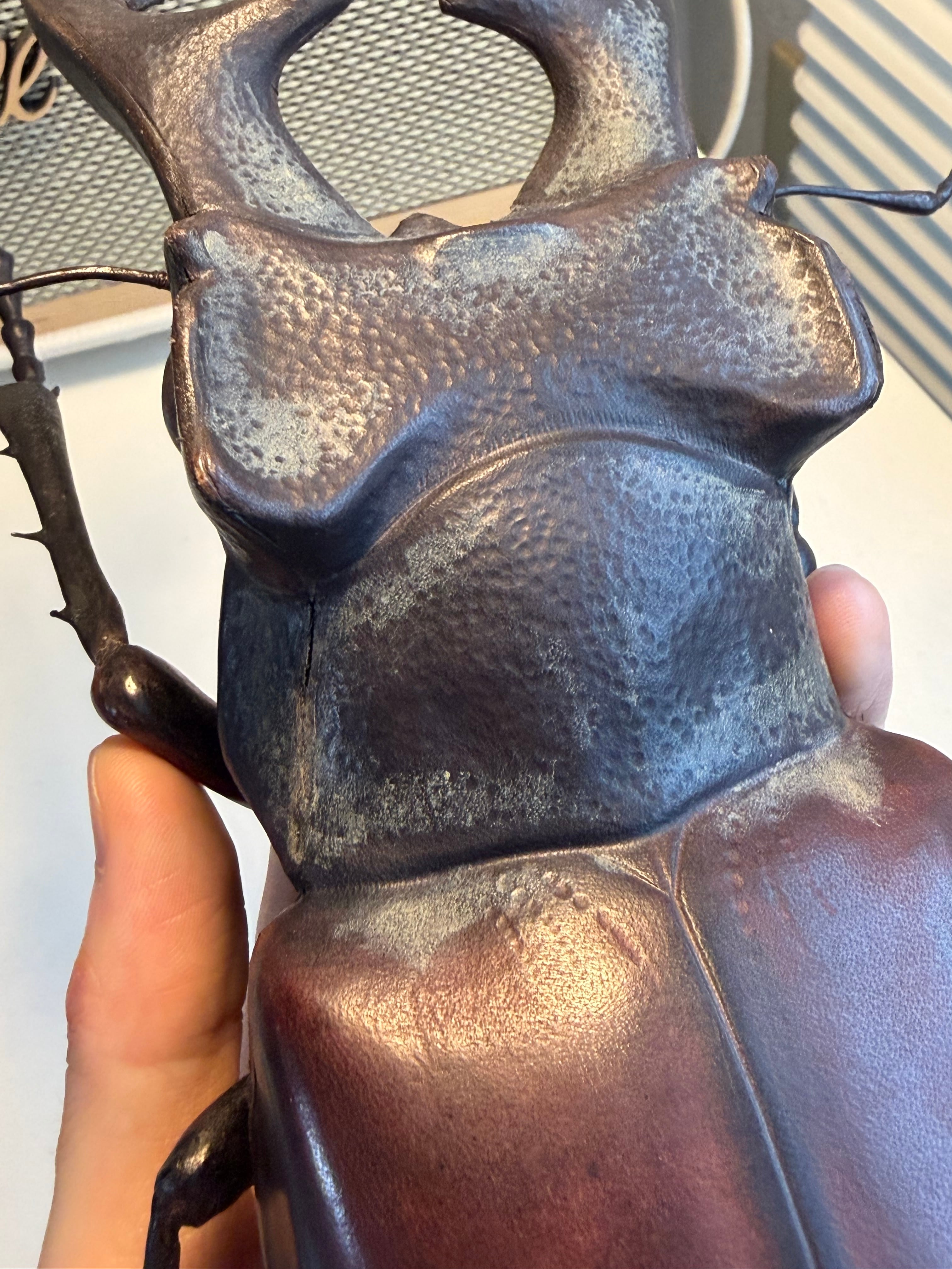 クワガタ (レザークラフト) 足先縦30cm、巾20cm 作者 河野 甲