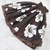 フラダンス 衣装 パウスカート ブラウン系 ハイビスカス柄 ハワイアンプリント アロハ レッスン 練習 フラ ダンス ダブル スカート かわいい おしゃれ 上品 大人っぽい ふんわり ブラック系 ホワイト系 茶 黒 白 フラダンススカート Hawaiian Skirt レディース レディースファッション お洒落 鮮やか お祭り リゾート