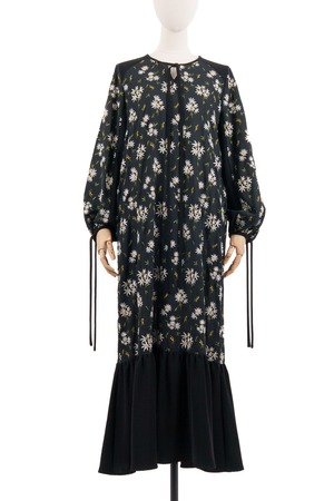 FLOWER EMB. RIBBON DRESS / WHTBLK