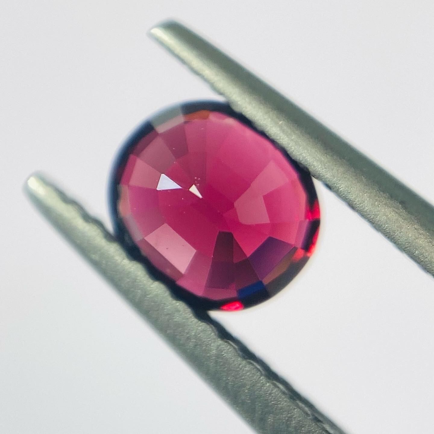 情熱の真っ赤なスピネル