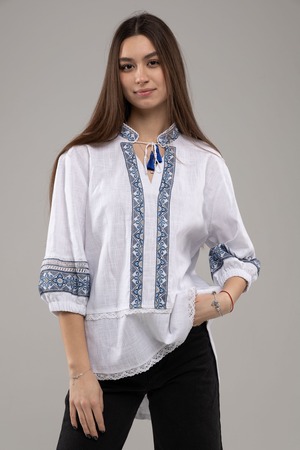 ウクライナ刺繍ヴィシヴァンカ　手刺繍　レディース・フリーサイズ