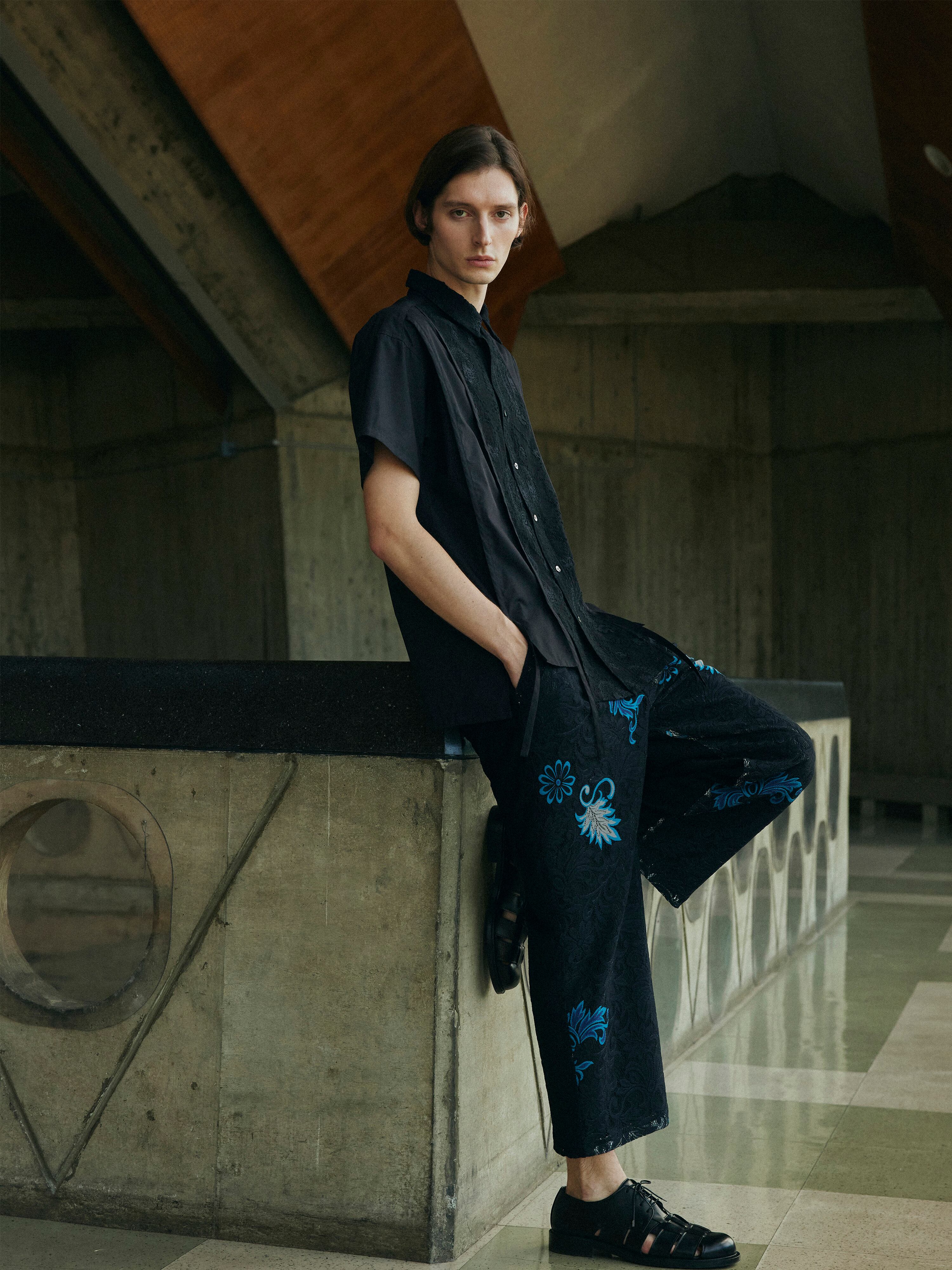 壁に咲いた花びらみたいなパンツ｜BLACK | APLUI