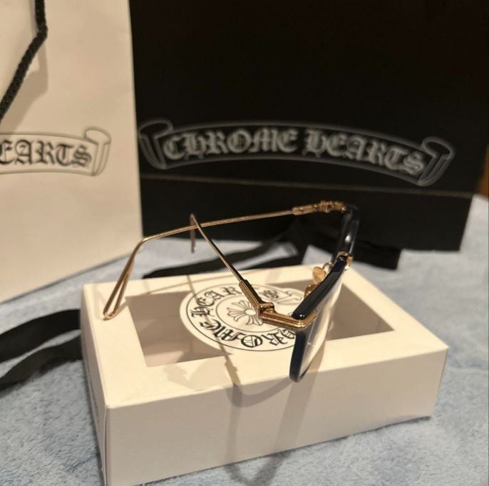 クロムハーツ メタルフレーム ブラック 四角形メガネ クロムハーツ メタルフレーム 四角形メガネ