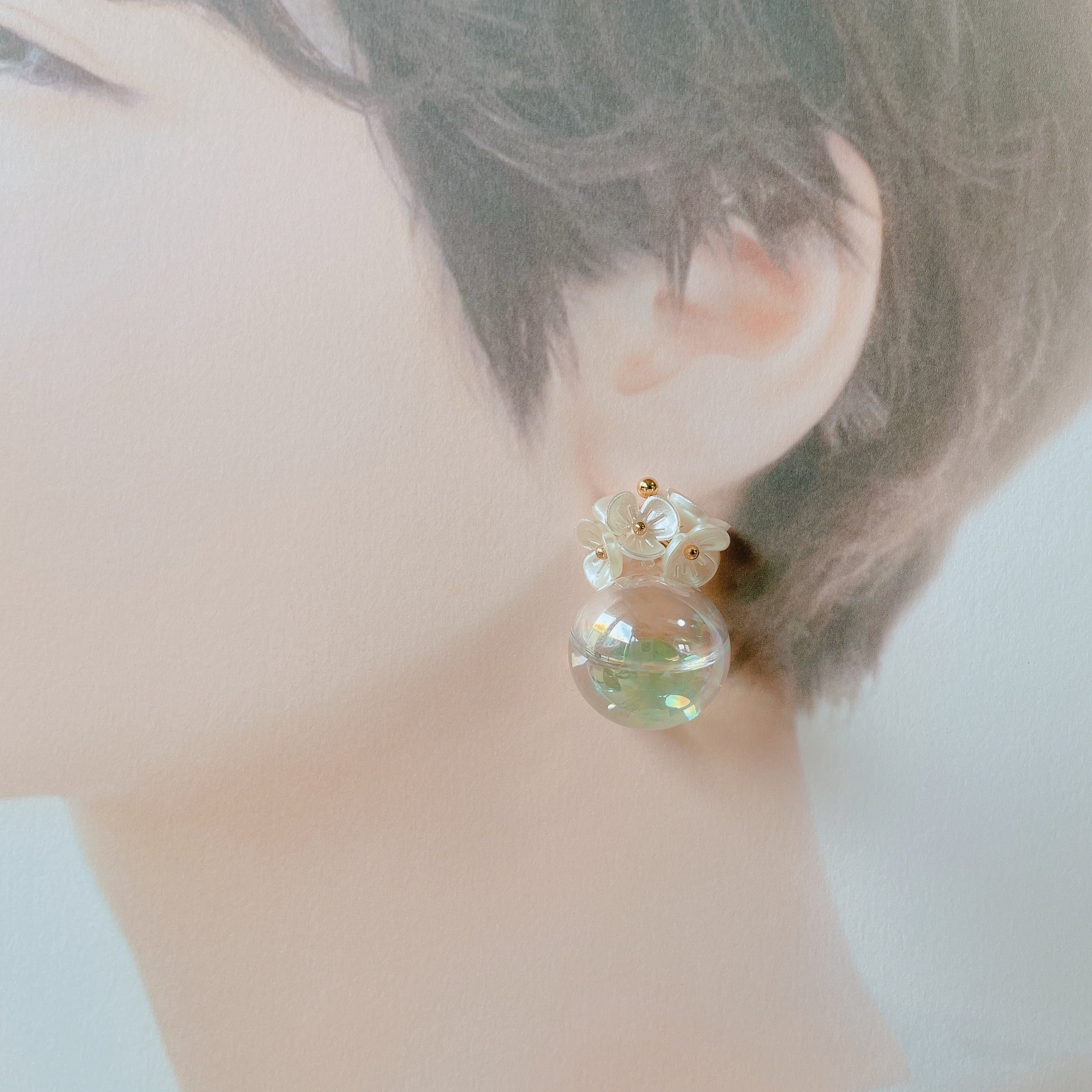新作❤︎︎夏のアクセ 水入りガラスドーム フラワーピアス イヤリング 