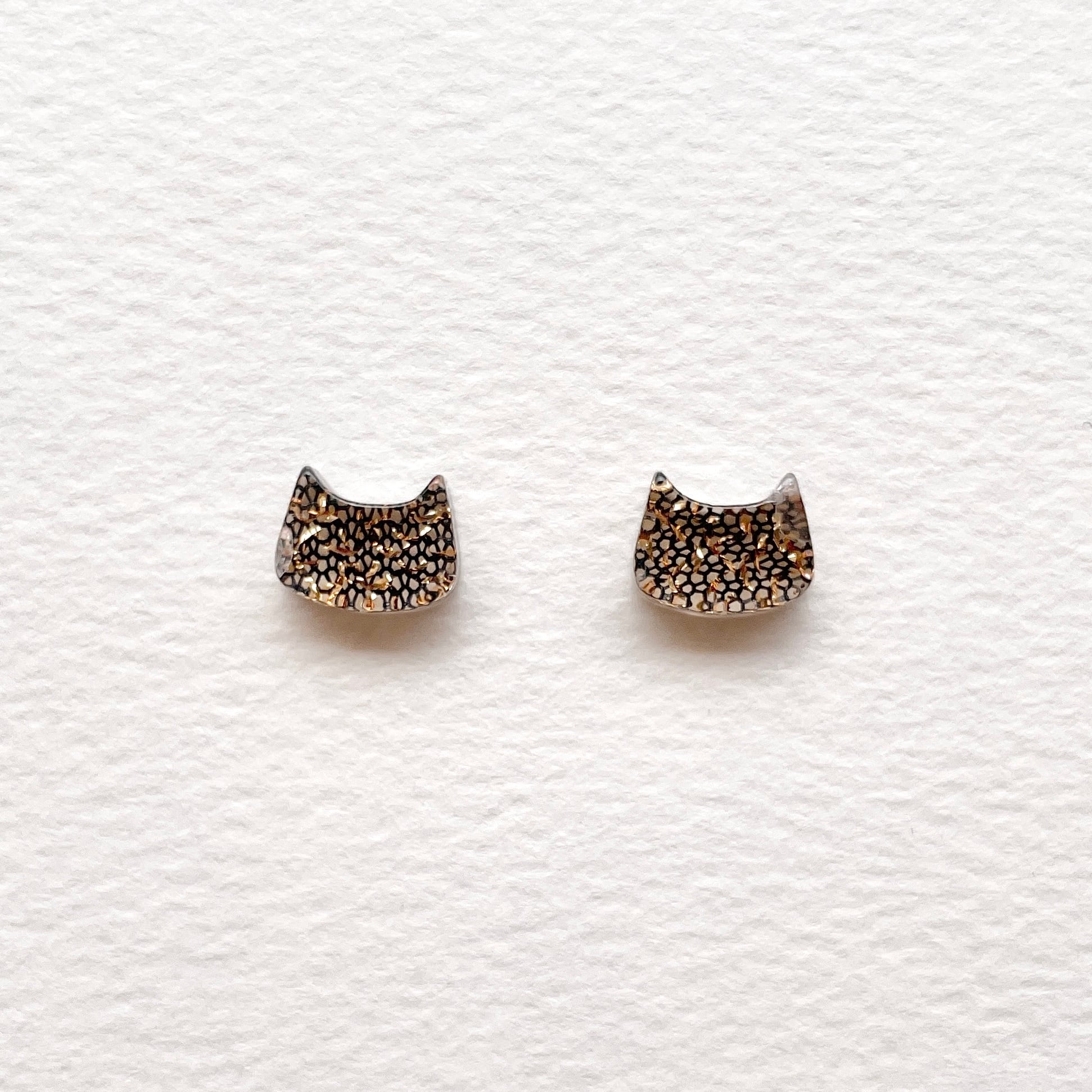 トレフォイル イヤリング 【Ge/12】 k10 輝くストーン 三連 ゴールド