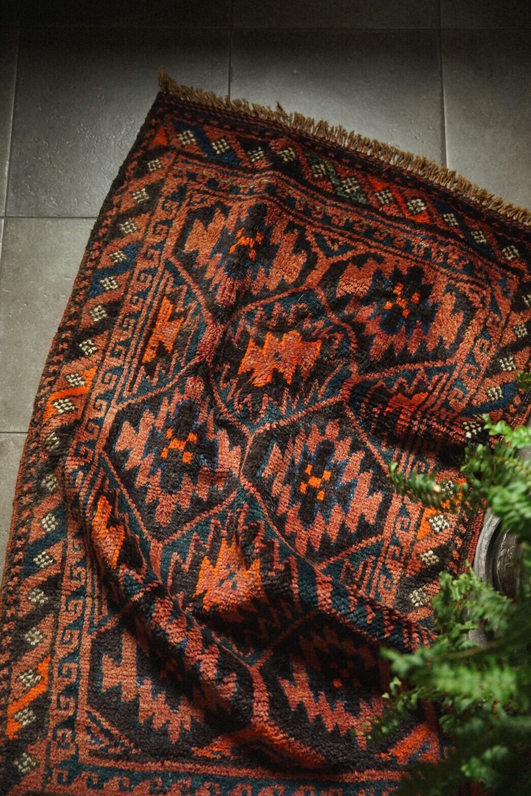 718 -Semi Antique Sistan Baluch rug | 手織りのヴィンテージラグ専門