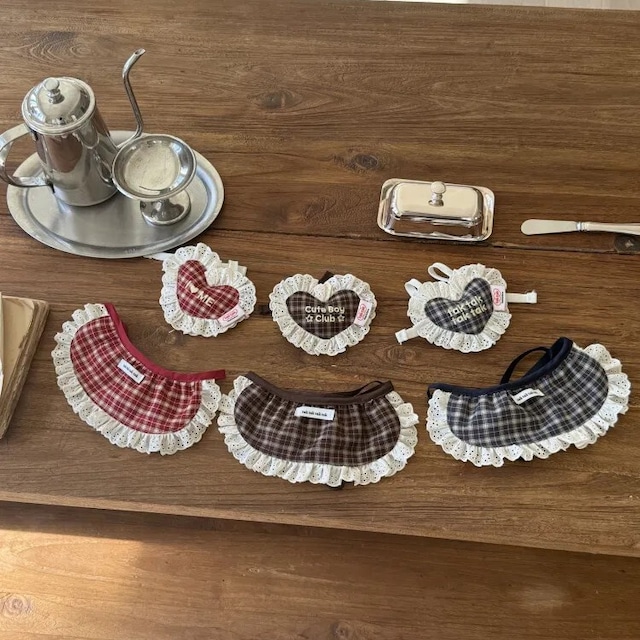 【予約】[tak!tak!tak!tak!]  Maple Check Series heart cushion bib／ネーム刺繍あり／Lサイズ.ビブのみ／ヘアピン付き