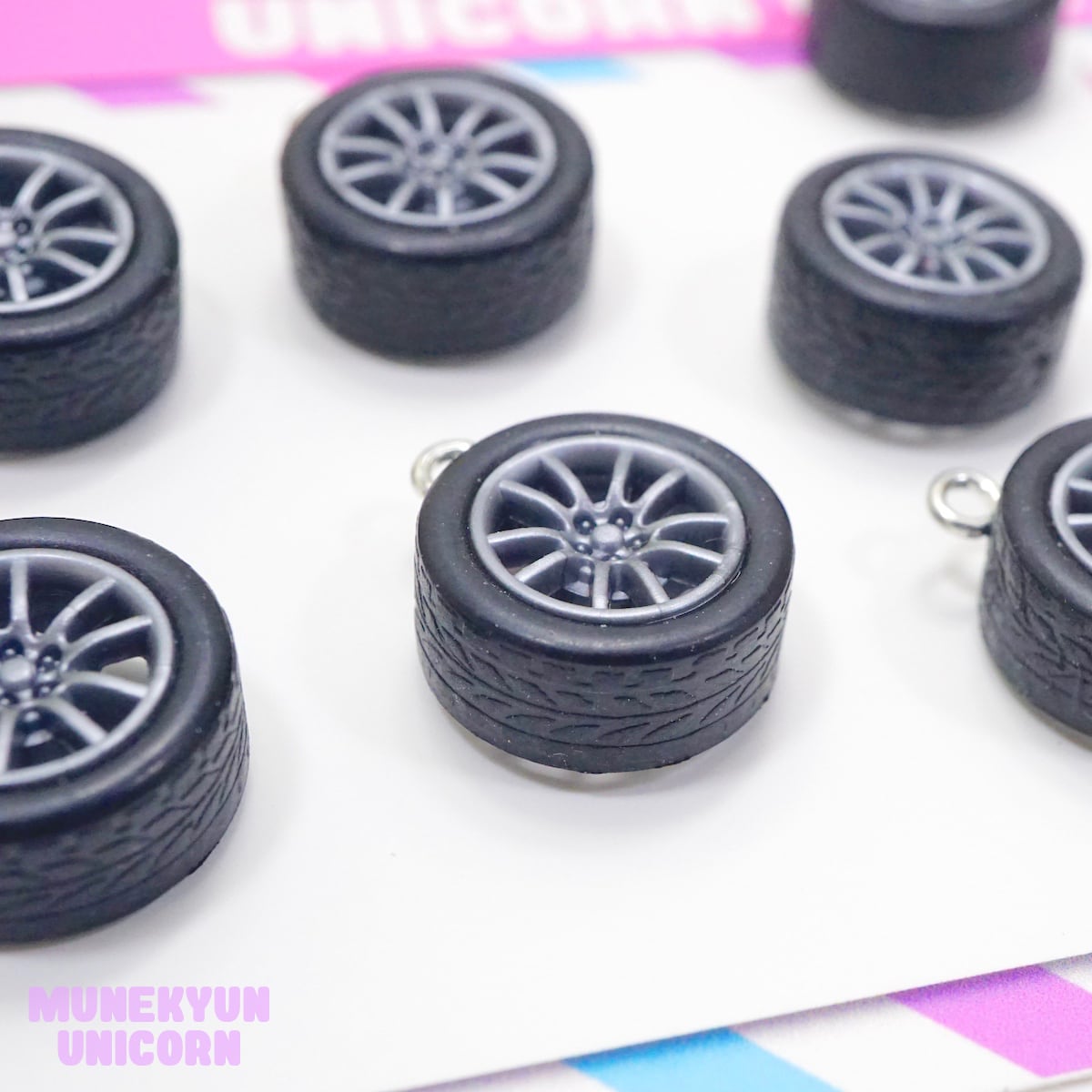 D560【1個】車のタイヤ チャーム | デコパーツとビーズのせかい むねき