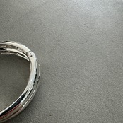 spring metal line bangle/silver