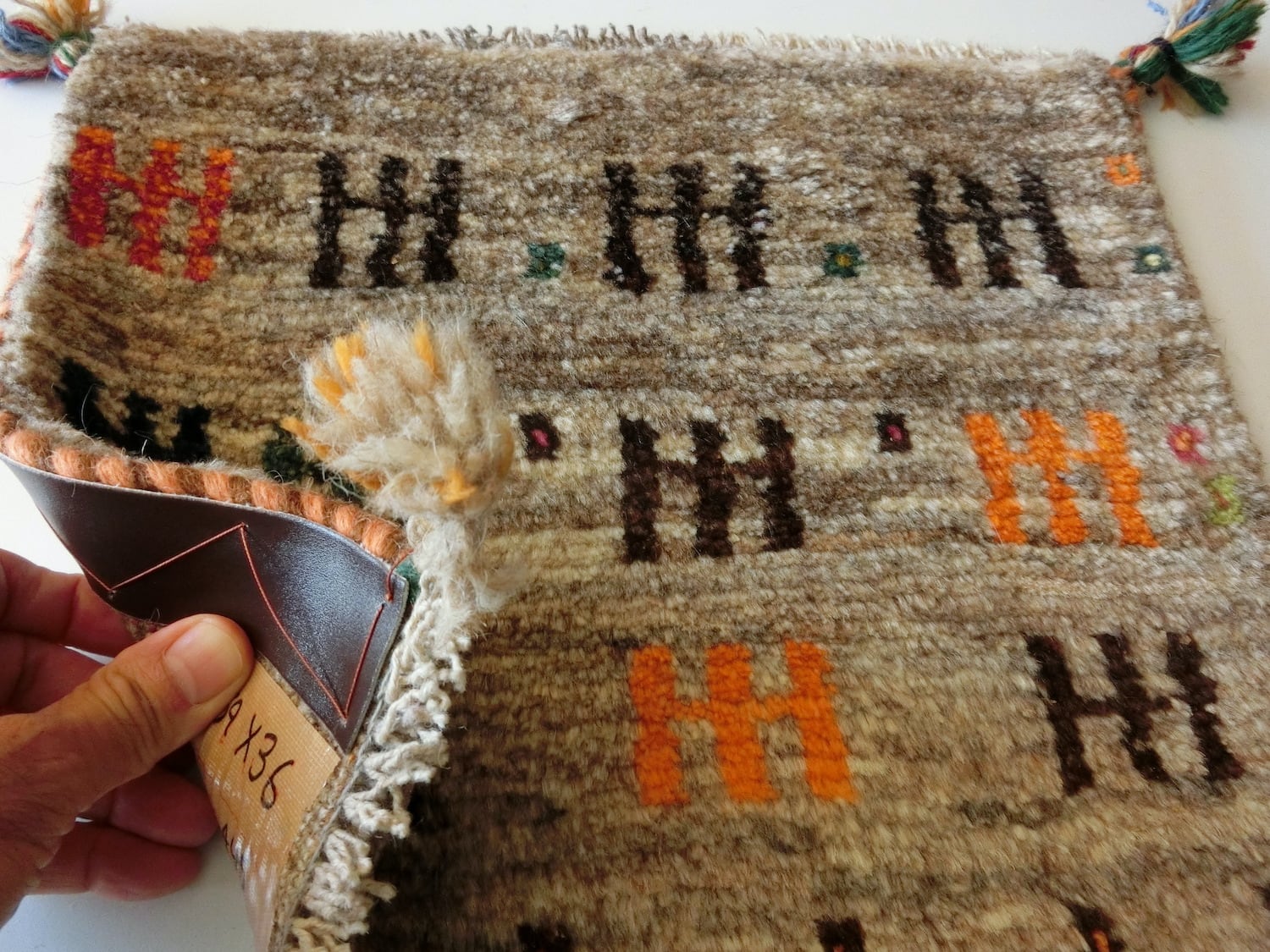 ペルシャ産 手織りギャッベ【座布団サイズ】A45 | Heris Carpet ヘリス