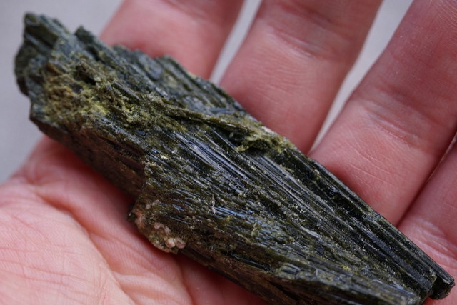 エピドート　緑簾石　Epidote